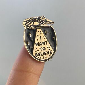 UFO I Want to Believe Enamel Pin/ Brooch Lapel